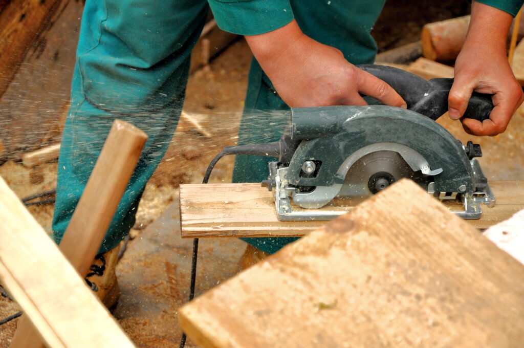 working circual saw cutting wood